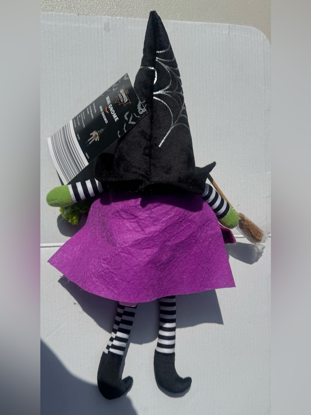 Mini Gnome Witch - Picture 4 of 4